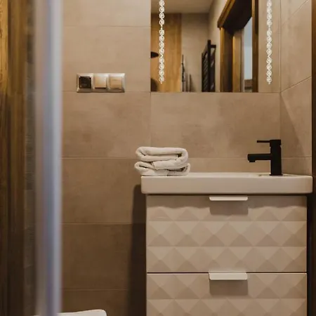 Goralski Styl - Jacuzzi, Sauna, Goralska Goscinnosc Bed & Breakfast Bukowina Tatrzańska