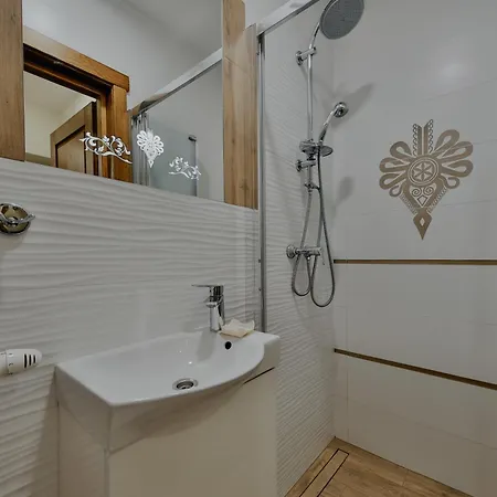 Goralski Styl - Jacuzzi, Sauna, Goralska Goscinnosc Bed & Breakfast